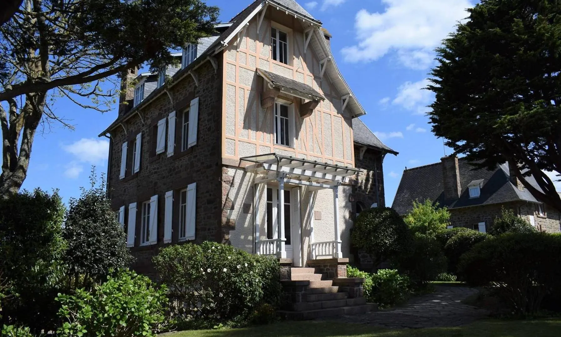Belle Villa En Granit Rose Vue Sur Mer A Perros-Guirec - Ref 943